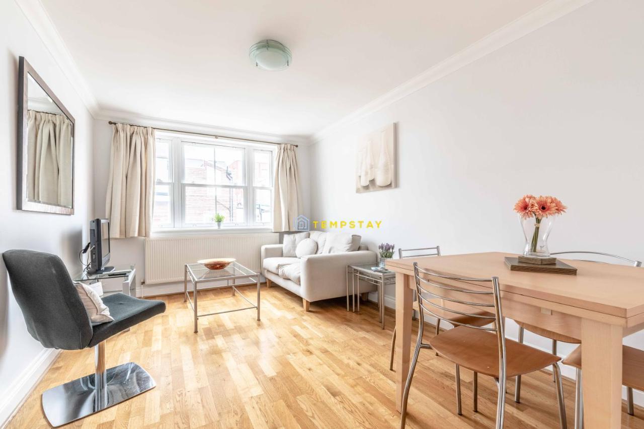 Perfect Spot In Central Windsor & Free Parking! Exterior foto